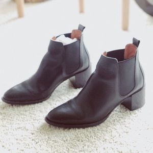 Everlane Chelsea Boots
